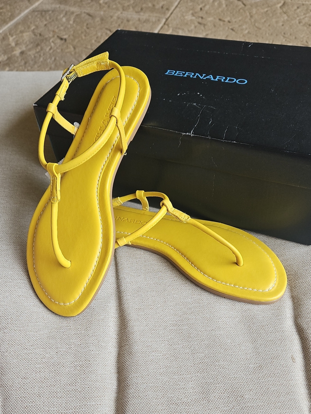 BERNARDO Hercu Thong Ankle-Strap Flat Leather Sandals Daisy Antique Calf